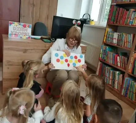 Dzień Kropki w bibliotece w Janowie – Motylki odkrywały moc kropek