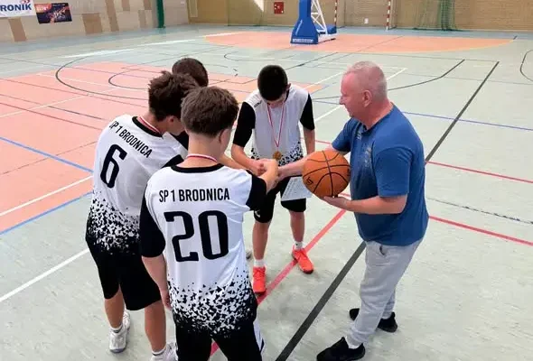 Koszykówka 3×3: dwa awanse uczniów z Jedynki na zawody powiatowe
