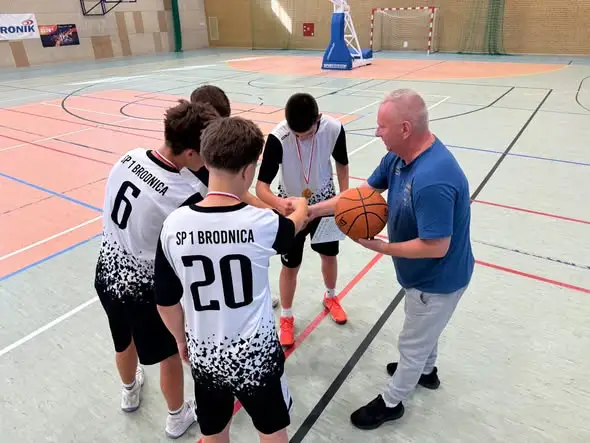 Koszykówka 3×3: dwa awanse uczniów z Jedynki na zawody powiatowe