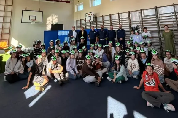 Uczniowie z Brodnicy otrzymali kaski rowerowe w ramach ogólnopolskiej akcji