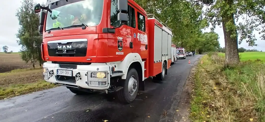 Wypadek na drodze Sugajno – Brzozie. Dwie osoby poszkodowane
