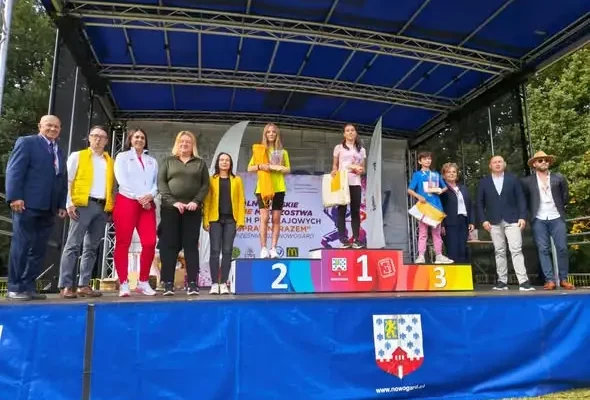 Sukcesy uczniów z Bobrowa na Ogólnopolskich Biegach Przełajowych w Nowogardzie