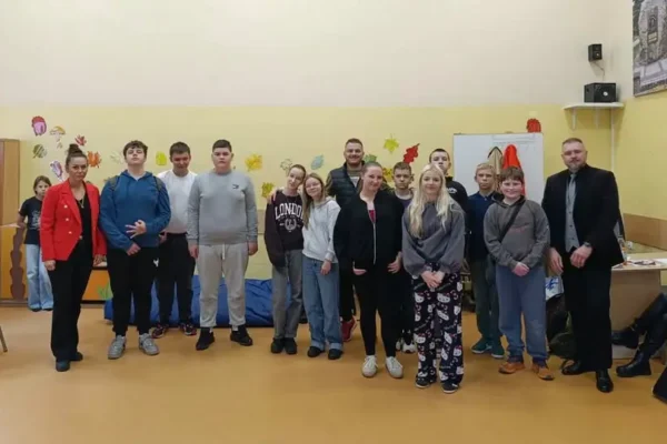 Szkolna debata w Bobrowie: młodzież wybrała tematy na XXXII sesję Sejmu Dzieci i Młodzieży