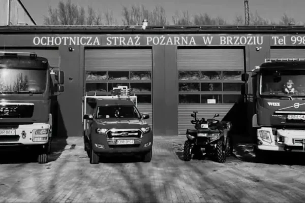 Pożar auta na DK 15 w Wielkim Głęboczku – akcja OSP Brzozie