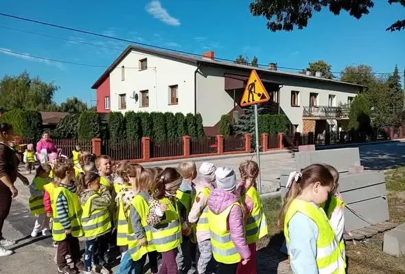Przedszkolaki z grup Jeżyki i Liski uczyły się zasad ruchu drogowego