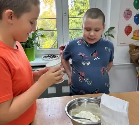 Jabłecznik i jesienne dary natury – kulinarna lekcja w klasie I UB