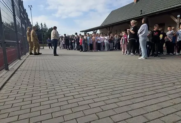 Próbna ewakuacja i spotkanie ze strażakami w szkole w Brodnicy