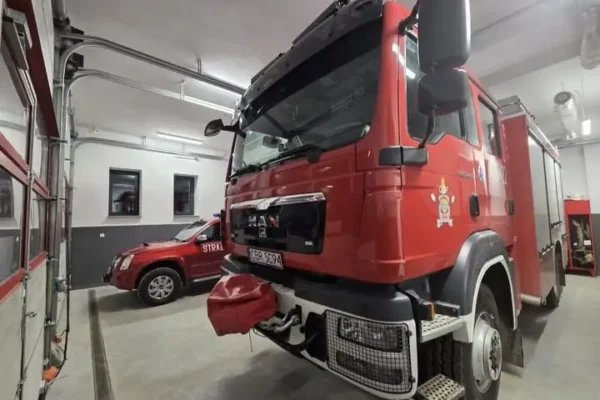 Pożar śmietnika przy cmentarzu w Żmijewie — akcja strażaków