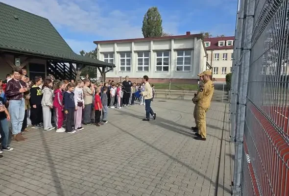 Próbna ewakuacja w szkole i spotkanie z strażakami z PSP Brodnica