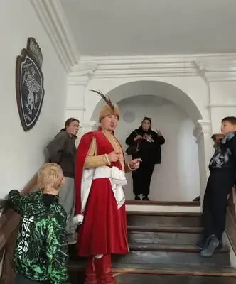 Wychowankowie Internatu w Bobrowie zwiedzili Pałac w Siemczynie