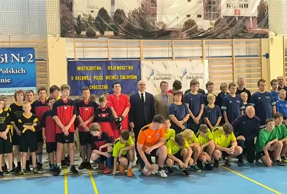 Vice Mistrzowie Województwa w Halowej Piłce Nożnej „Sprawni Razem” z Bobrowa