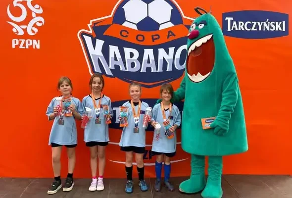 Piłkarki ze Szkoły Podstawowej nr 4 w Brodnicy zagrały w finale wojewódzkim Copa Kabanos