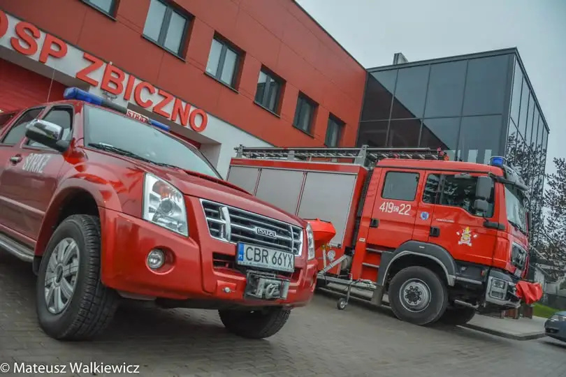 Zbiczno: dwa drzewa opierały się o linię energetyczną. Interweniowały PSP Brodnica i OSP Zbiczno