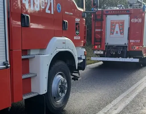Alarm na DK 15: auto w rowie między Jajkowem a Wielkim Głęboczkiem