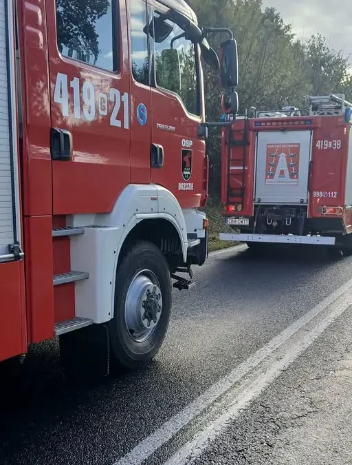 Alarm na DK 15: auto w rowie między Jajkowem a Wielkim Głęboczkiem