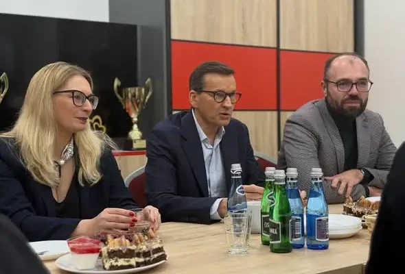 Mateusz Morawiecki z wizytą w gminie Brzozie. Tematem inwestycje z Polskiego Ładu