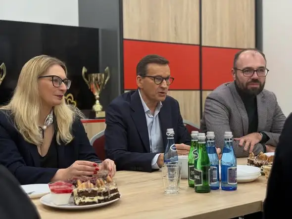 Mateusz Morawiecki z wizytą w gminie Brzozie. Tematem inwestycje z Polskiego Ładu