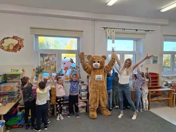 Teddy Eddie odwiedził uczniów w Jastrzębiu – nauka angielskiego przez zabawę