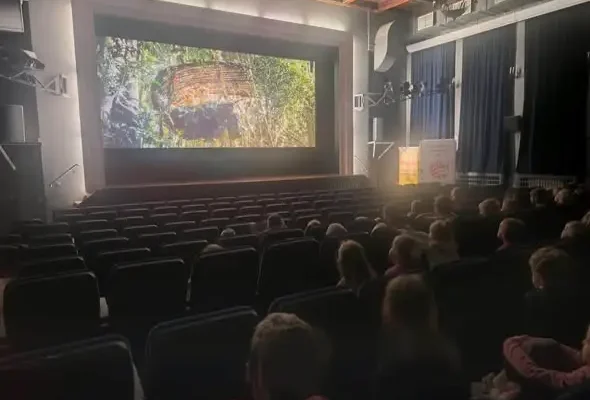 Zerówki z wizytą u strażaków i w kinie – dzień pełen wrażeń